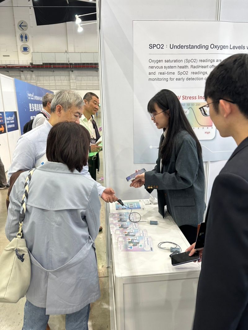 Visitors learning about RadiHeart oxygen saturation monitoring