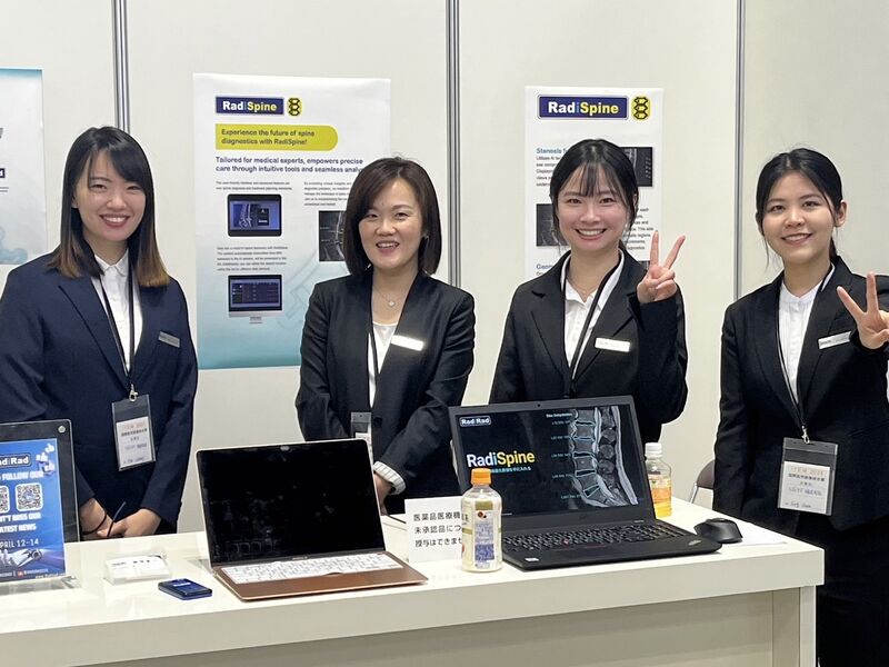 The RadiRad Japan team demonstrates RadiSpine on a laptop at ITEM 2024