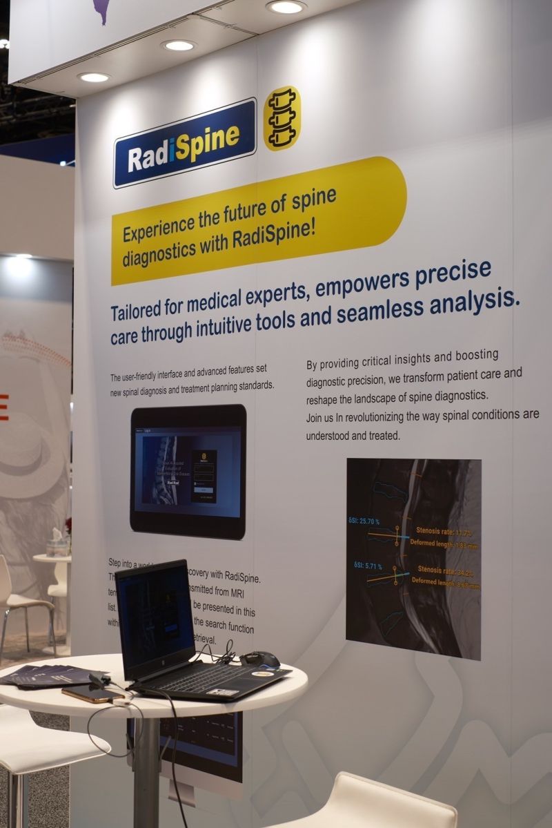 RadiSpine displayed on the booth screen at RSNA 2023